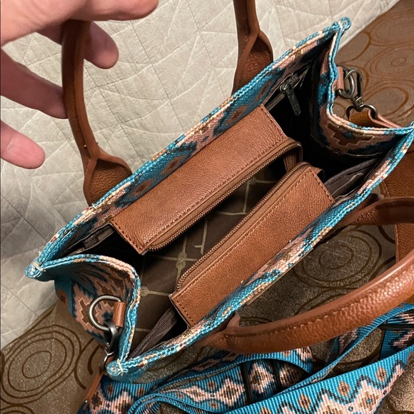 Wrangler Teal and Tan Geometric Purse - Picture 5 of 10